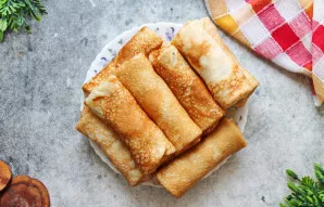 Susukite blynus patogiu būdu ir iškart patiekite.