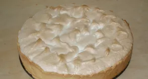 Leiskite pyragui visiškai atvėsti, tada padėkite į šaldytuvą 2 valandoms.