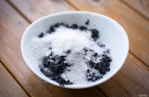 Išmaišykite. Įdaras paruoštas.