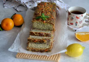 Atėjo laikas užsipilti arbatos ar kavos ir mėgautis aromatingu apelsininiu keksu.