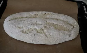 Įkaitinkite orkaitę režimu „viršus–apačia“ iki 250 laipsnių. Prieš kepdami padarykite įpjovą duonoje. Kepkite 10 minučių 250 laipsnių tem...