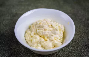 Išmaišykite. Antrasis tartaletių įdaras paruoštas.