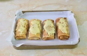 Įdėkite juos į orkaitę 4-5 minutėms, kad sūris išsilydytų.