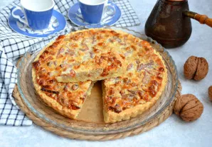 Iškepęs kondensuotas pienas taps švelnia, kremine mase, kuri sujungs riešutus ir džiovintus abrikosus į nepaprastai skanų desertą, puikia...