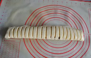 Gerai užspauskite tešlos kraštą.