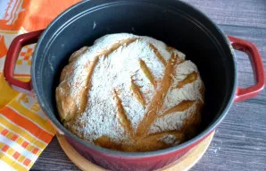 Po 30 minučių nuimkite popierių (galima ir nepašalinti, tada šį žingsnį praleiskite) ir kepkite dar 30 minučių tuo pačiu 230 laipsnių rež...