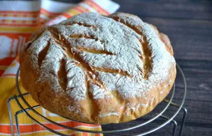 Gatava duoną visiškai atvėsinkite ant grotelių.