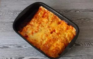 Išimkite enčiladas iš orkaitės.