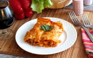 Patiekite porcijomis šiltą. Skanaus!