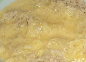 Nulupkite bulves ir sutarkuokite smulkia tarka. Įmuškite kiaušinius ir gerai išmaišykite. Kiaušinius geriausia prieš maišymą išplakti mik...