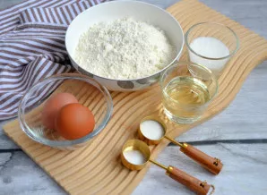 Pirmiausia paruoškite tešlą - paimkite tam skirtus ingredientus.