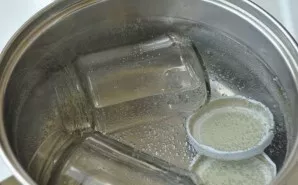 Stiklainius reikia sterilizuoti mažiausiai 10 minučių.
