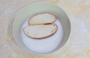 Batoną pamirkykite piene ir palikite 2-3 minutėms.