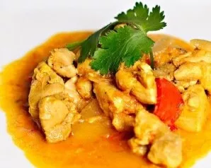 Vištiena Tikka Masala yra paruošta! Aštrumą galima pašalinti patiekiant patiekalą su jogurtu. Gero apetito!