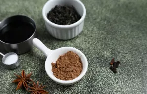 Cinamoninę lazdelę susmulkinkite patogiu būdu, pavyzdžiui, kavamale.