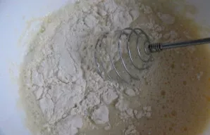 Palaipsniui berdami miltus maišykite. Mieles ištirpinkite nedideliame kiekyje šilto vandens ir palikite pastovėti apie pusvalandį. Geriau...