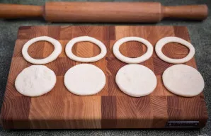 Taigi turėtumėte turėti tiek pat apskritimų, kiek žiedelių.