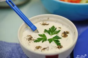 Atvėsinkite grybus ir sumaišykite juos su grietine. Viską gerai išmaišykite, pagal norą dar įberkite šiek tiek druskos, pipirų ar kitų pr...