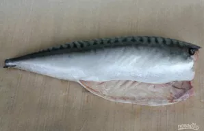 Skumbrę išdorokite ir nuplaukite šaltu vandeniu.