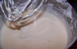 Toliau plakite, kol masė taps vientisa.