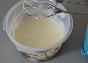 Plakite kiaušinius iki purumo ir lengvumo.