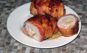 Įkaitintoje iki 200 °C orkaitėje patiekalas paruoštas jau per pusvalandį. Skanaus!