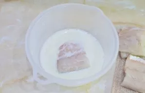 Pamirkykite žuvį piene.