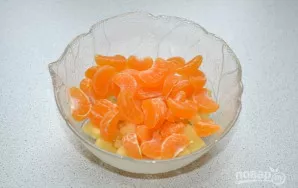 Sudėkite į dubenį kartu su sūriu.