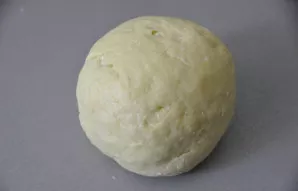 Tešlos ilgai neminkykite, kad sviestas neištirptų ir nesusidarytų per daug glitimo. Pyragėliai turi būti trapūs. Tešlą įdėkite į maišelį ...