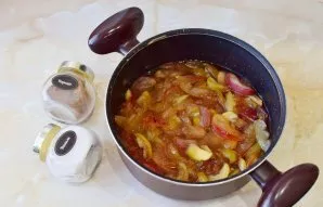 Paskutinio kaitinimo metu pagal skonį įberkite vanilės ir cinamono.