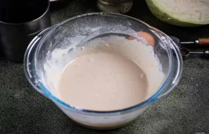 Gerai išmaišykite šluotele iki vientisos masės – tai yra pradedamoji tešla (opara). Dubenį su opara uždenkite virtuviniu rankšluosčiu ir ...