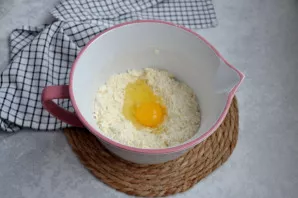 Įmuškite kiaušinį.