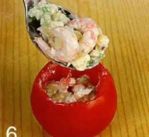 Paruoštus pomidorus užpildyti įdarais ir palaikyti 1 val. šaldytuve.