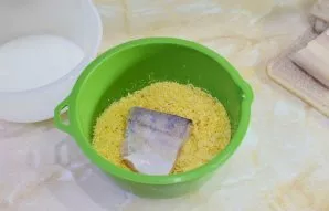 Tada apvoliokite gautuose džiūvėsėliuose.