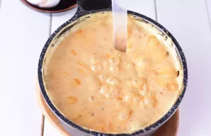 Tada visą mišinį vėl supilkite į storadugnę puodynę, įberkite sodą, užvirkite ant nedidelės ugnies. Svarbu, kad puodynė būtų storadugnė i...