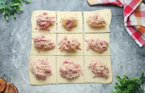 Į kiekvienos dalies vidurį dėkite įdarą.