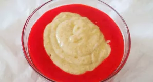 Atskirai paimkite apie trečdalį visos tešlos ir sumaišykite su paruošta aviečių tyre.