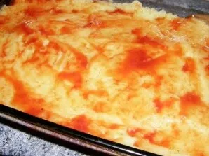 Lengvai patepkite kečupu.