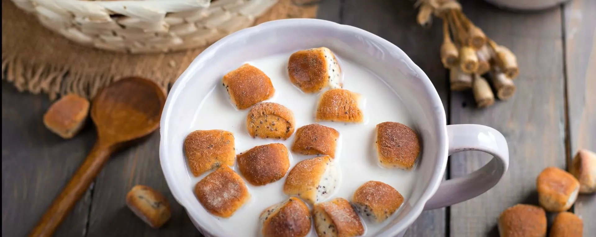 Kūčiukus tradiciškai galite patiekti su aguonpieniu. Gražių ir jaukių švenčių!