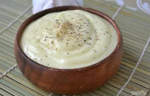 Paruoštą majonezą papuoškite šviežiai maltais pipirais ir patiekite arba laikykite šaldytuve.