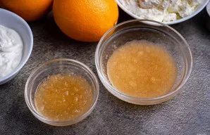 Želatiną (15 gramų) sumaišykite su 100 ml vandens ir palikite išbrinkti (apie 15 minučių). Dar 10 gramų želatinos užpilkite 80 ml vandens...