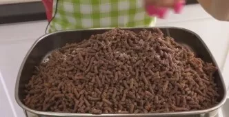 Kepenėles ir daržoves du kartus sumalkite mėsmale, smulkiu tinkleliu. Jei reikia, įberkite druskos.