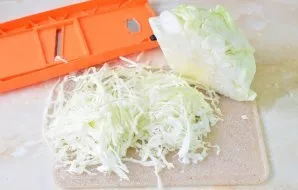 Kopūstus susmulkinkite atskirai.