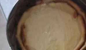 Plakite grietinėlę iki purumo ir tirštumo. Sumaišykite su atvėsusiu kremu.