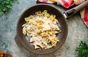 Pabarstykite obuolius cukrumi.