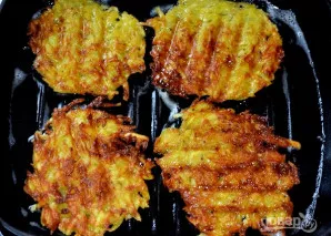 Kepkite vidutinėje kaitroje iš abiejų pusių, kol apskrus.