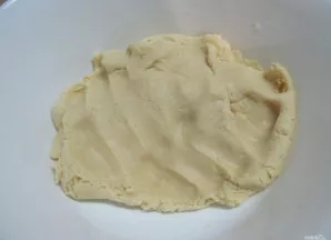 Tešlą padalykite į 2 dalis.