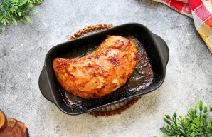 Kepkite kalakutą medaus-garstyčių padaže vidurinėje orkaitės dalyje 40 minučių. Išimkite formą iš orkaitės, nuimkite foliją ir apšlakstyk...