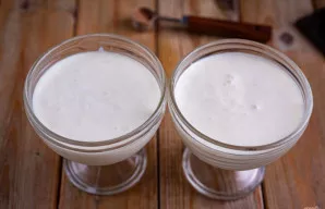 Supilkite gautą masę į formeles želė, padėkite į šaldytuvą stingti 2-3 valandas.