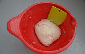 Tešlą perminkykite.